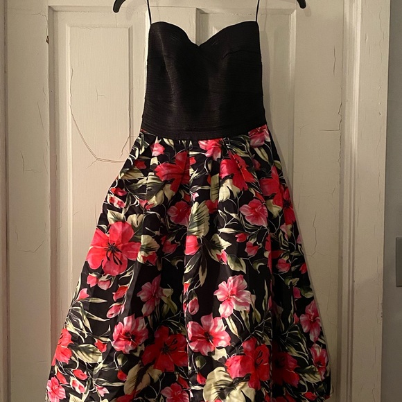 Black Bandage Tube Top Floral Skirt - Picture 6 of 6
